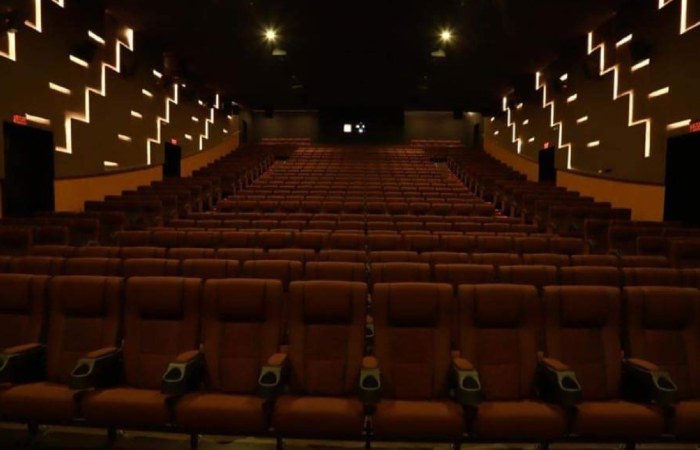 sri murugan cinemas 4k 3d photos