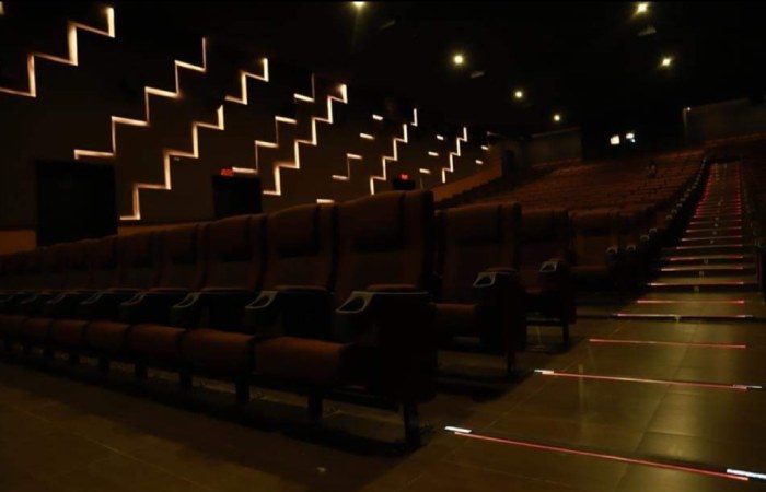 sri murugan cinemas 4k 3d photos