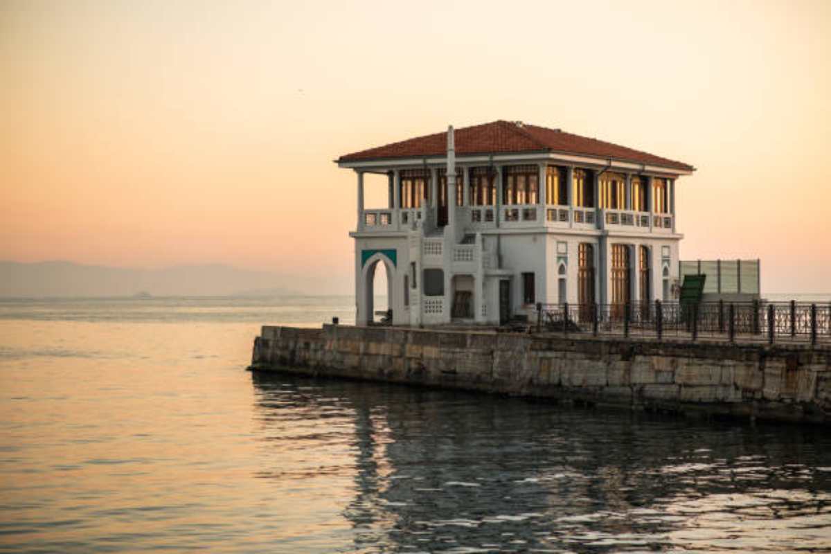 The Ultimate Guide to Waterfront Living